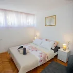 Mia Leona * سبليت